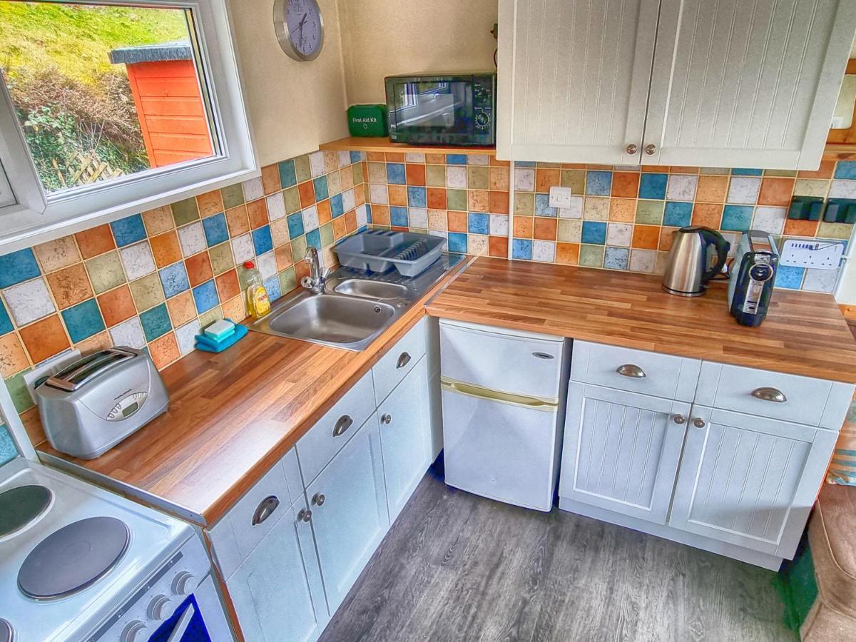 Caswell Beach Chalet 70 Located In Gower Peninsula Swansea Exterior foto