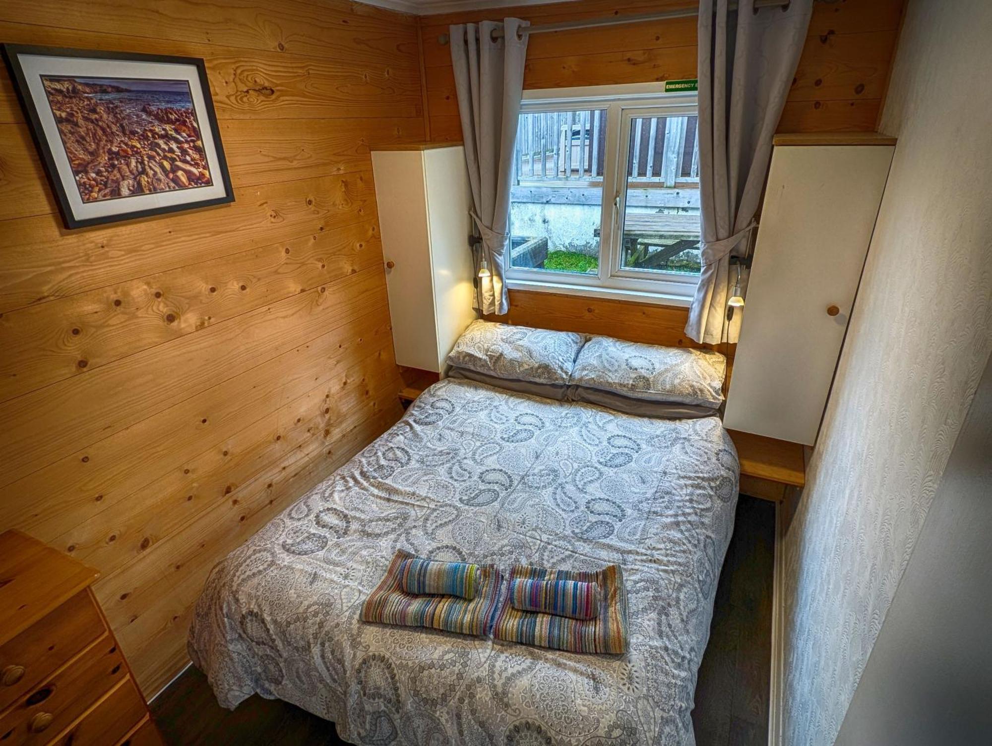Caswell Beach Chalet 70 Located In Gower Peninsula Swansea Exterior foto